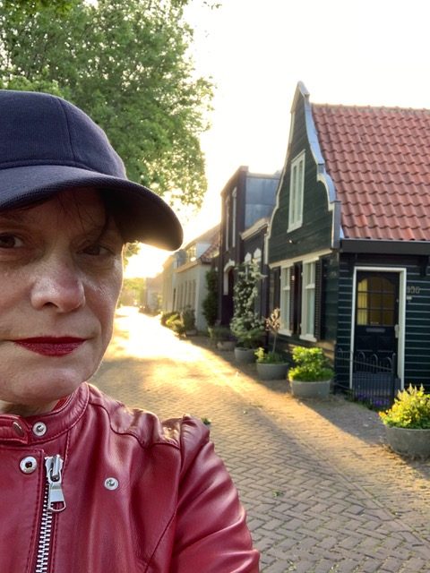 Picture of Agnès Bompy in old Amsterdam